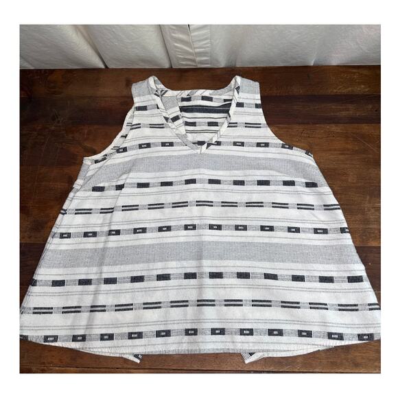 Women's Made Well Split Back Tank Top Black And White Aztec Tribal Boho - Picture 2 of 8